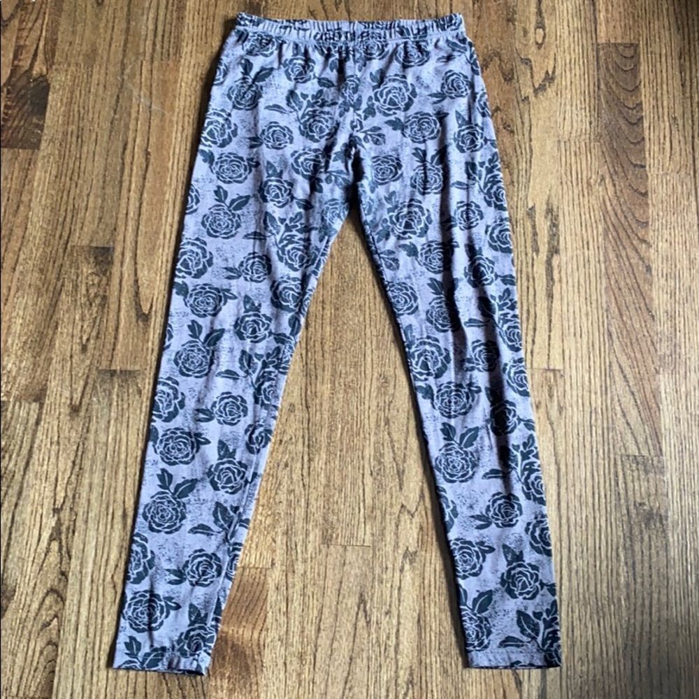 Xhilaration Medium Floral Gray Black Rose Leggings